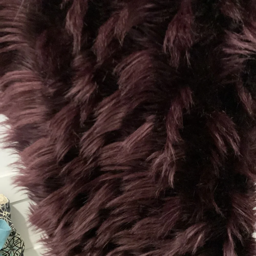 NWOT TAHARI Table Runner